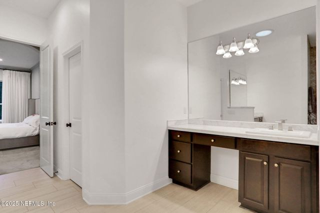 527 E KESLEY Lane, Jacksonville, FL 32259