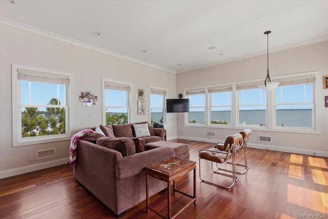 135 Kensington Oval, New Rochelle, NY 10805