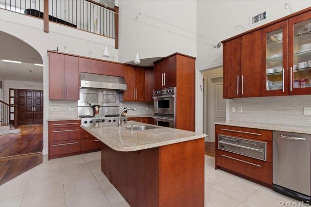 135 Kensington Oval, New Rochelle, NY 10805