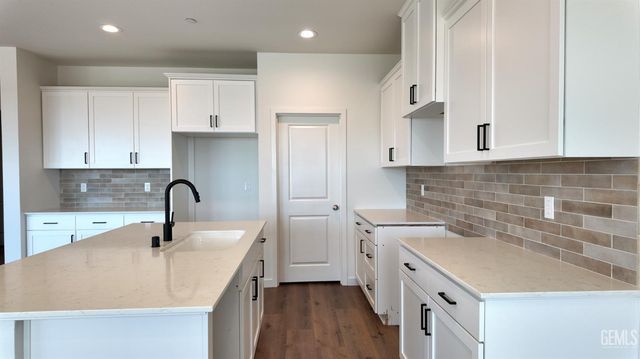 10819 Tatuk Way, Bakersfield, CA 93311