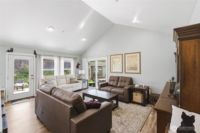 1364 Tractor Loop Road, East Wenatchee, WA 98802