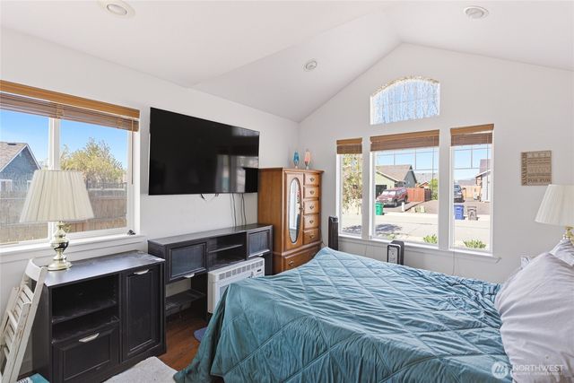 1364 Tractor Loop Road, East Wenatchee, WA 98802