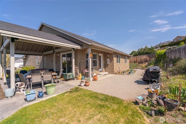 1364 Tractor Loop Road, East Wenatchee, WA 98802