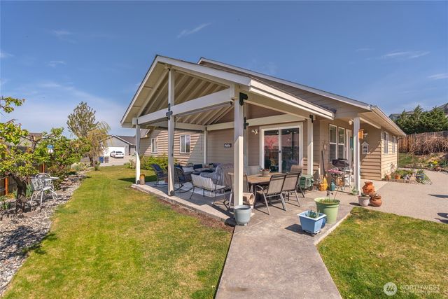 1364 Tractor Loop Road, East Wenatchee, WA 98802