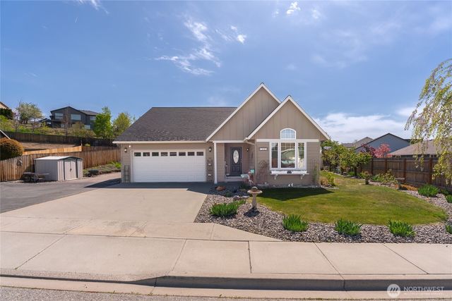 1364 Tractor Loop Road, East Wenatchee, WA 98802