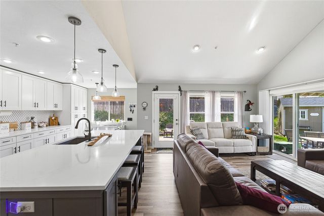 1364 Tractor Loop Road, East Wenatchee, WA 98802