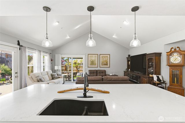 1364 Tractor Loop Road, East Wenatchee, WA 98802