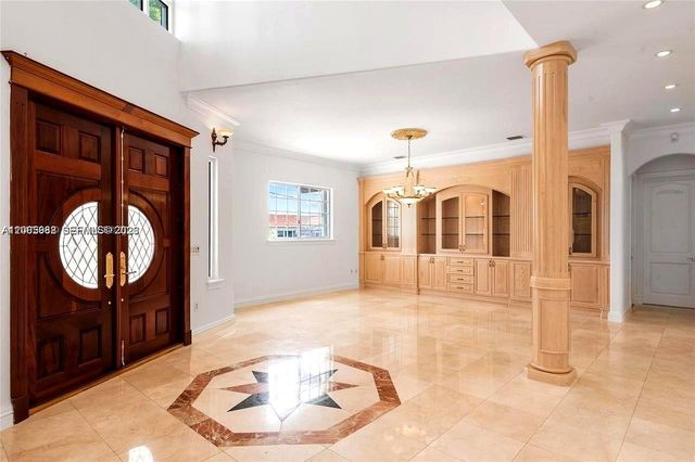 19420 W Saint Andrews Drive, Hialeah, FL 33015