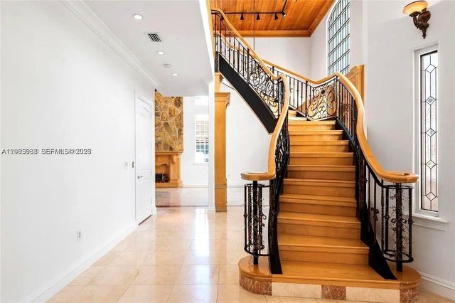 19420 W Saint Andrews Drive, Hialeah, FL 33015