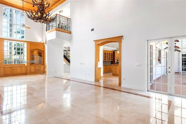 19420 W Saint Andrews Drive, Hialeah, FL 33015