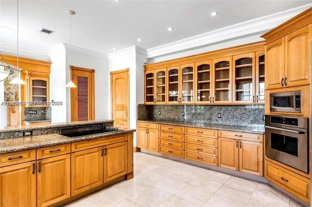 19420 W Saint Andrews Drive, Hialeah, FL 33015