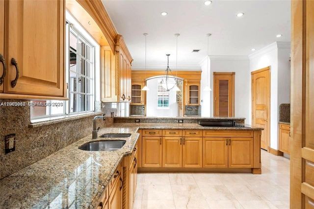 19420 W Saint Andrews Drive, Hialeah, FL 33015