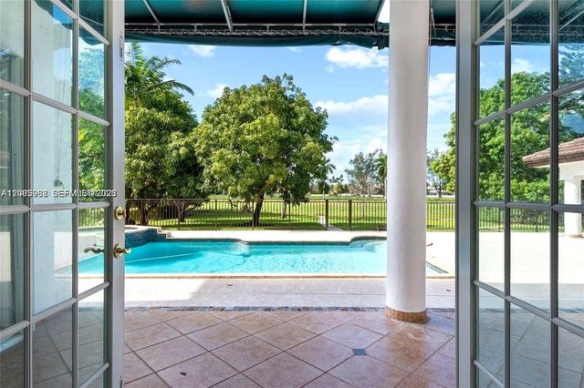 19420 W Saint Andrews Drive, Hialeah, FL 33015