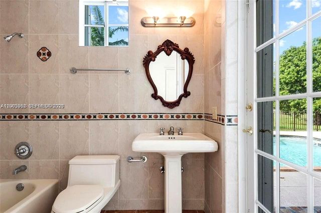 19420 W Saint Andrews Drive, Hialeah, FL 33015