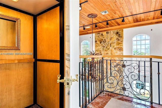 19420 W Saint Andrews Drive, Hialeah, FL 33015