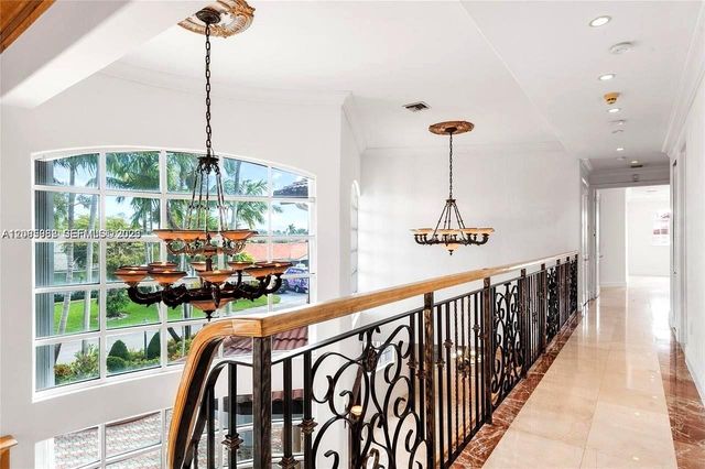 19420 W Saint Andrews Drive, Hialeah, FL 33015
