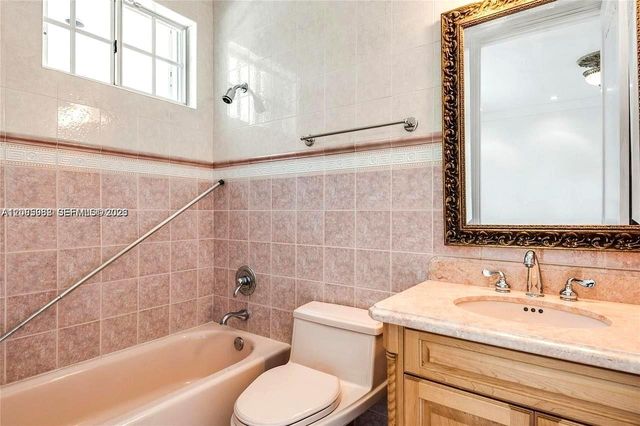 19420 W Saint Andrews Drive, Hialeah, FL 33015