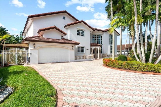 19420 W Saint Andrews Drive, Hialeah, FL 33015