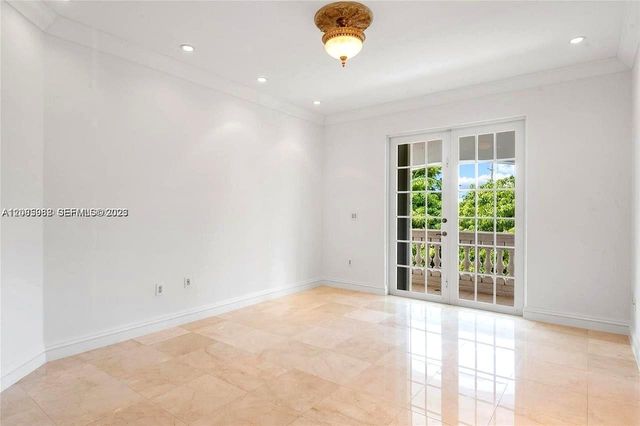19420 W Saint Andrews Drive, Hialeah, FL 33015