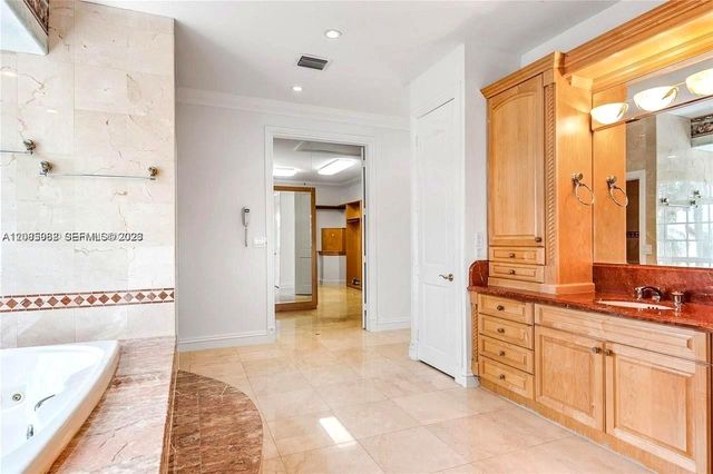 19420 W Saint Andrews Drive, Hialeah, FL 33015