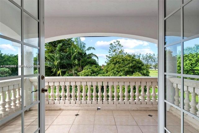 19420 W Saint Andrews Drive, Hialeah, FL 33015
