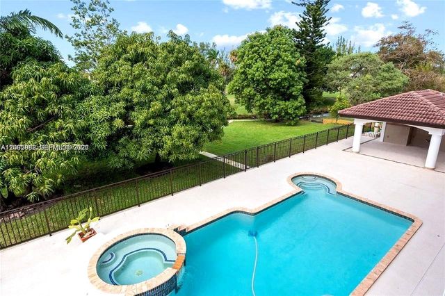19420 W Saint Andrews Drive, Hialeah, FL 33015