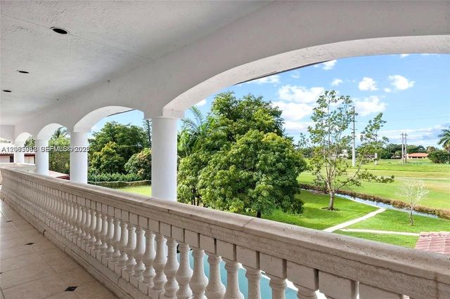 19420 W Saint Andrews Drive, Hialeah, FL 33015