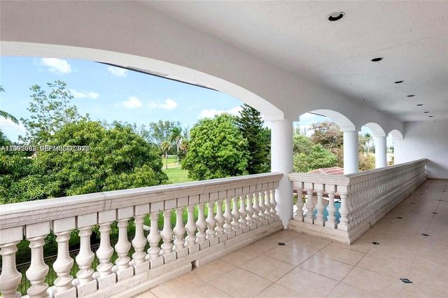 19420 W Saint Andrews Drive, Hialeah, FL 33015