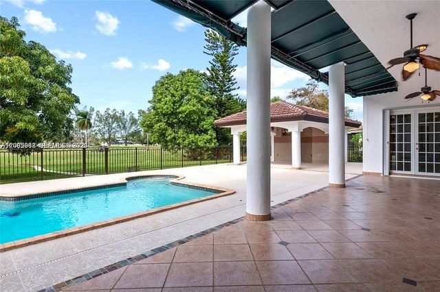 19420 W Saint Andrews Drive, Hialeah, FL 33015