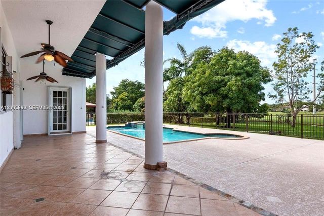 19420 W Saint Andrews Drive, Hialeah, FL 33015