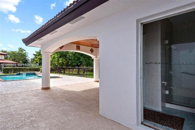 19420 W Saint Andrews Drive, Hialeah, FL 33015