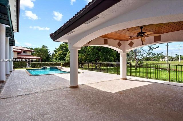 19420 W Saint Andrews Drive, Hialeah, FL 33015