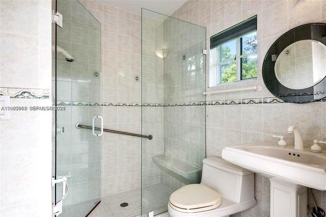19420 W Saint Andrews Drive, Hialeah, FL 33015