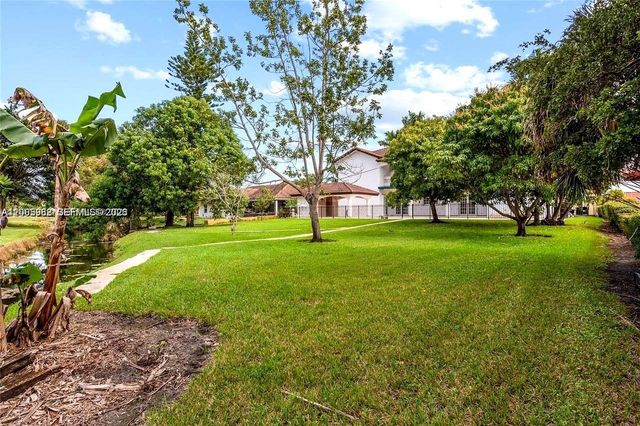 19420 W Saint Andrews Drive, Hialeah, FL 33015