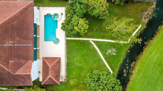 19420 W Saint Andrews Drive, Hialeah, FL 33015