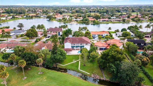 19420 W Saint Andrews Drive, Hialeah, FL 33015