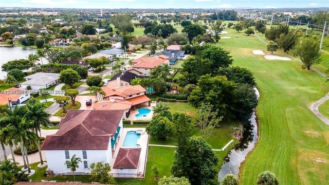 19420 W Saint Andrews Drive, Hialeah, FL 33015