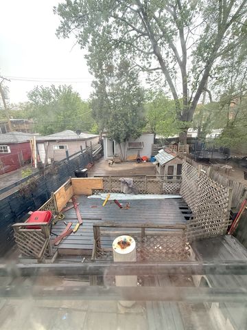 9014 S Escanaba Avenue, Chicago, IL 60617
