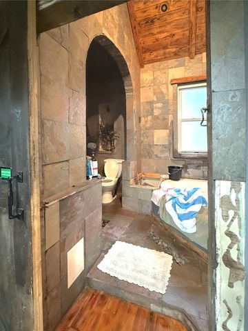 9014 S Escanaba Avenue, Chicago, IL 60617