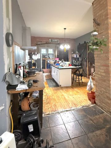 9014 S Escanaba Avenue, Chicago, IL 60617
