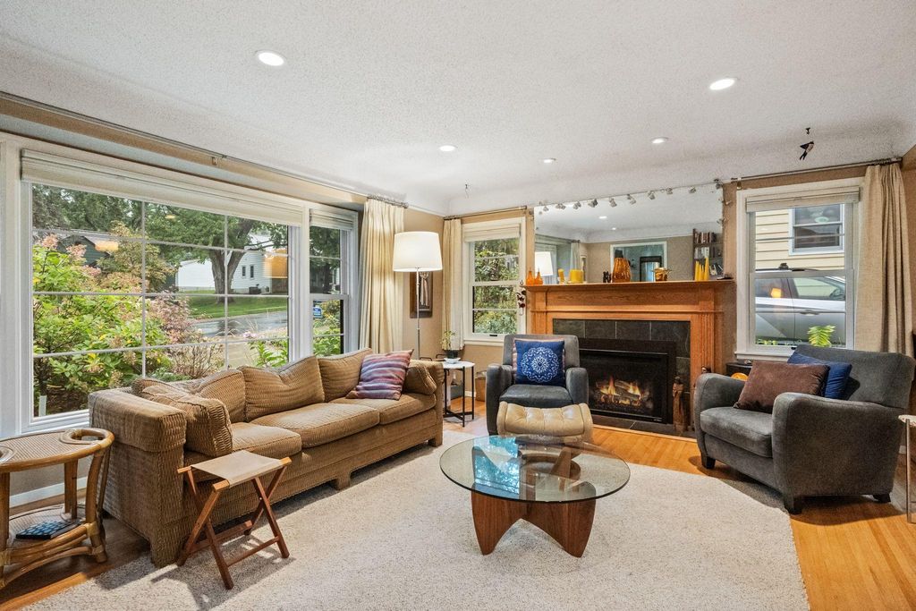 40 Upton Avenue S, Minneapolis, MN 55405 — photo 3