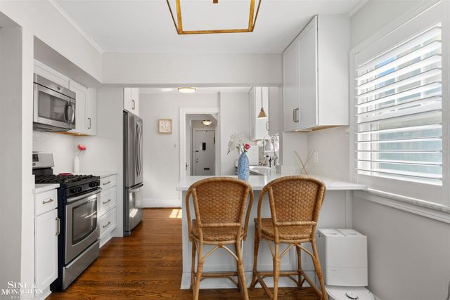 223 Mckinley Avenue, Grosse Pointe Farms, MI 48236