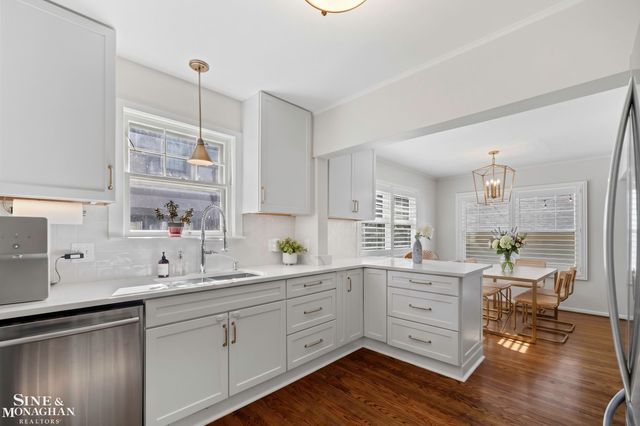 223 Mckinley Avenue, Grosse Pointe Farms, MI 48236