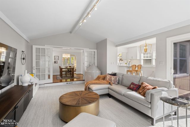 223 Mckinley Avenue, Grosse Pointe Farms, MI 48236