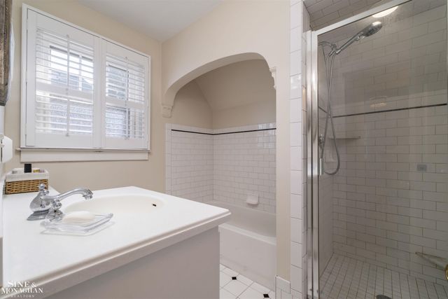 223 Mckinley Avenue, Grosse Pointe Farms, MI 48236