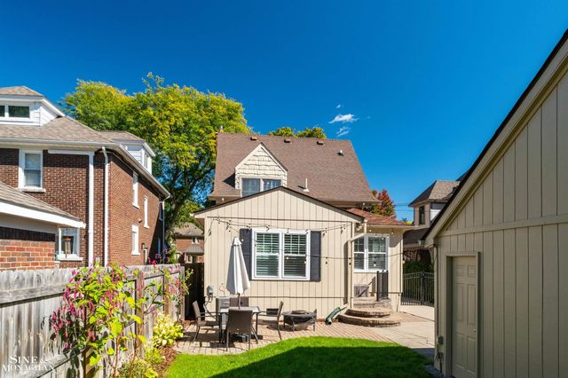 223 Mckinley Avenue, Grosse Pointe Farms, MI 48236