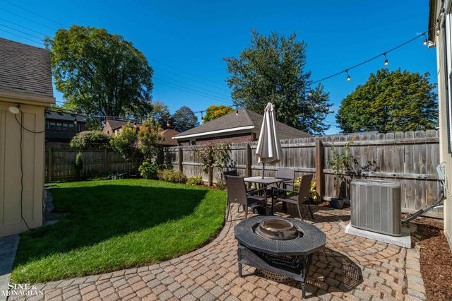 223 Mckinley Avenue, Grosse Pointe Farms, MI 48236
