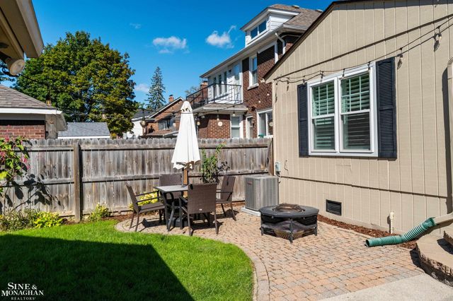 223 Mckinley Avenue, Grosse Pointe Farms, MI 48236