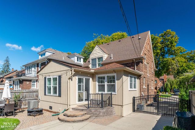 223 Mckinley Avenue, Grosse Pointe Farms, MI 48236