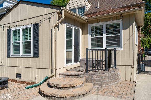 223 Mckinley Avenue, Grosse Pointe Farms, MI 48236